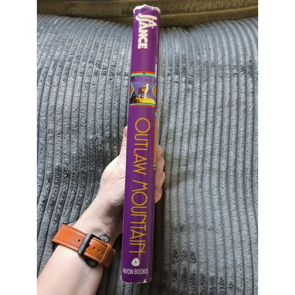 N/A hardcover dust